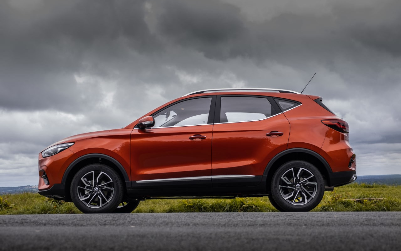 Comparison MG ZS Exclusive 2020 vs MG HS Excite 2020 SUV Drive
